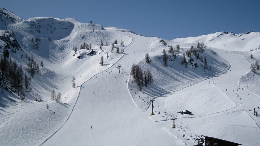 Ski M, Les saisies